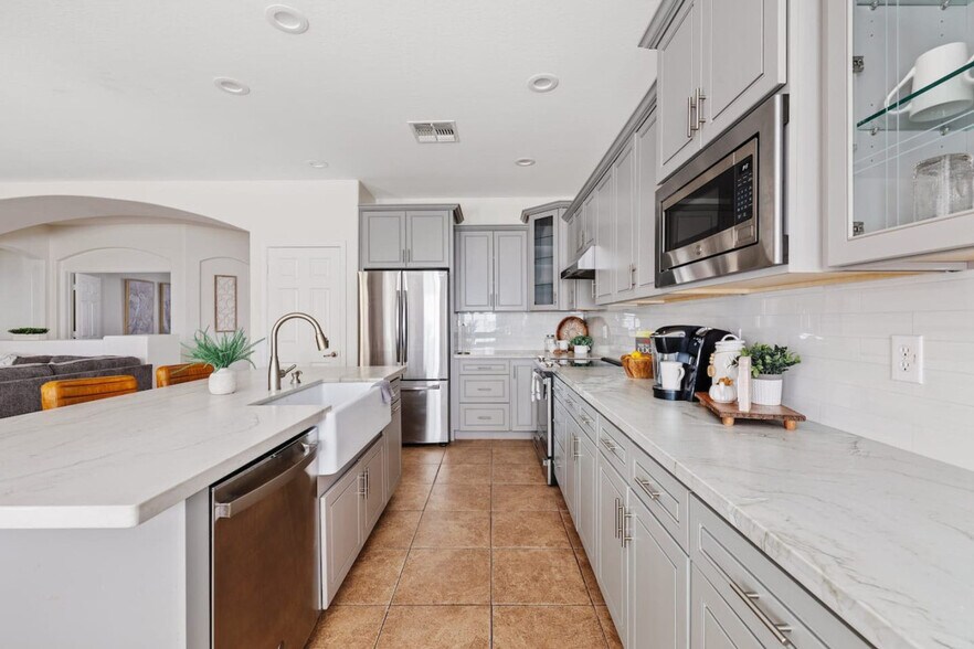 Building Photo - 2372 E Sequoia Dr