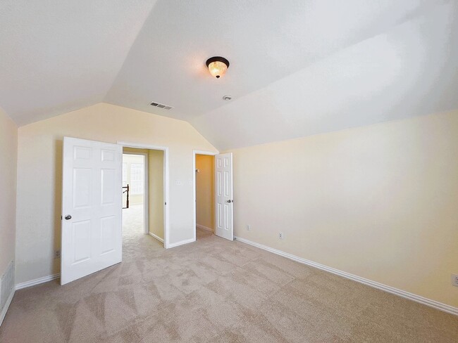 Building Photo - 132 Cassandra Dr