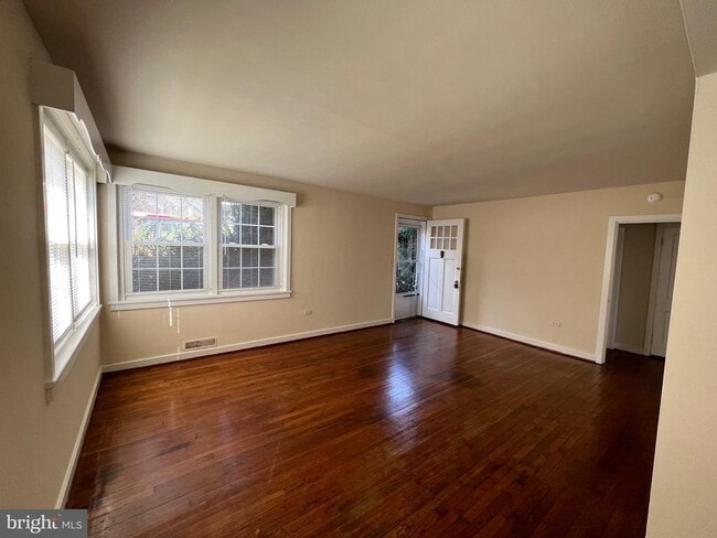 Building Photo - 212 Morton St