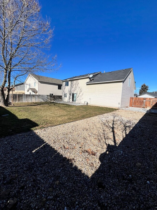 Building Photo - New Renovated 5 Bed 3 Full Bath Home