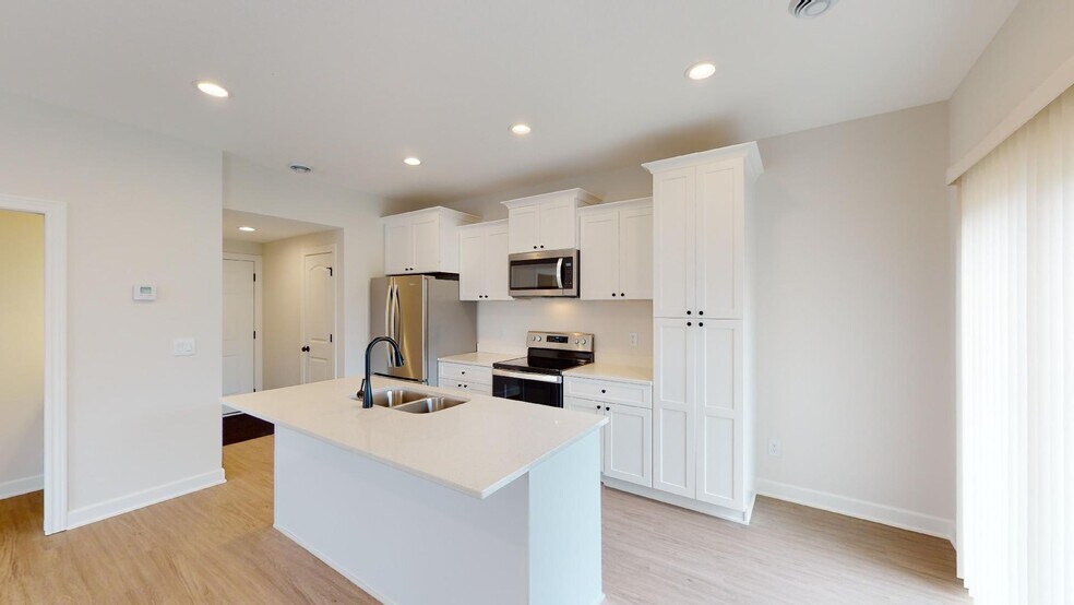 Building Photo - 908 Willow Pl