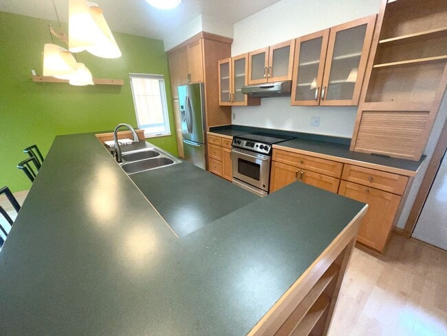 Building Photo - Beautiful 2-bedroom 1.5-bathroom home