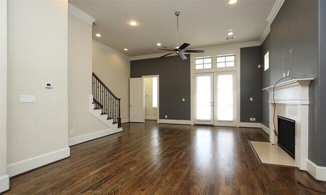 Building Photo - 2027 Fannin Station W