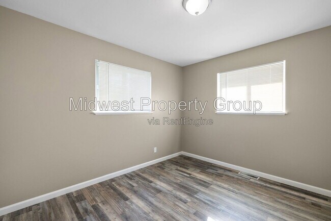 Building Photo - 1385 St Marie St