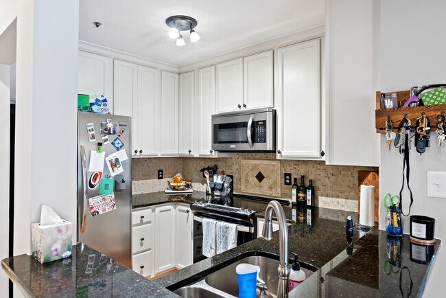 Building Photo - Downtown Living in Raleigh, NC!