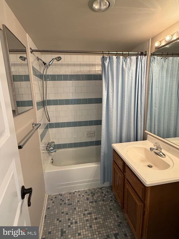 Building Photo - 501 Slaters Ln