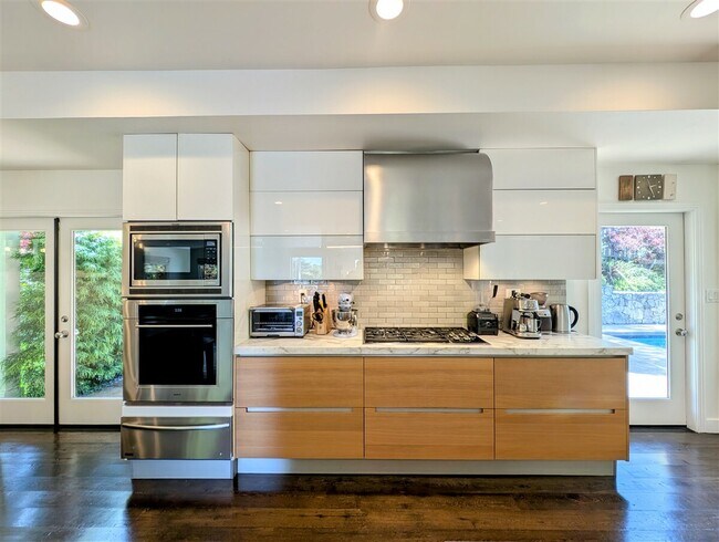 Building Photo - 10 Idalia Ct