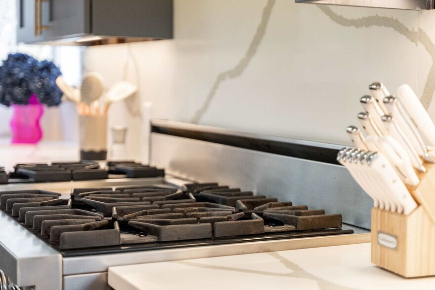 Building Photo - 8902 Feather Hill Rd