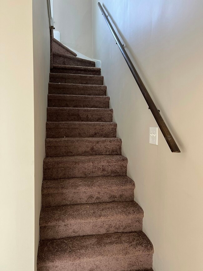 Building Photo - 814 Hall St