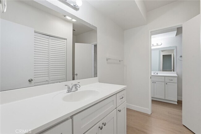 Building Photo - 374 Miraleste Dr