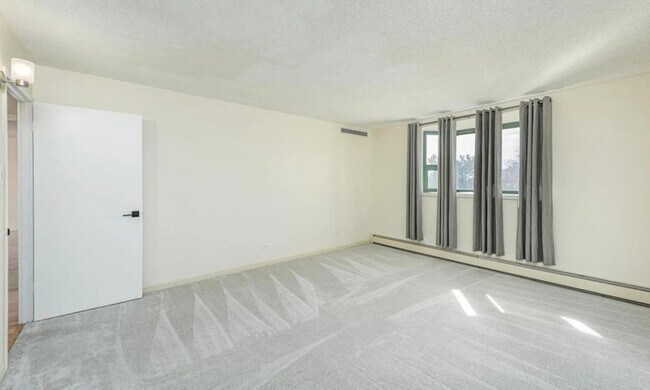 Building Photo - 550 E 12th Ave