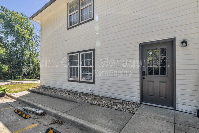 Building Photo - 955 Leroy St