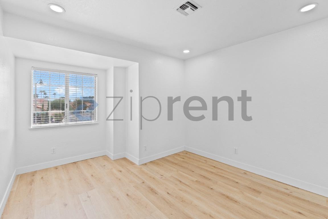 Building Photo - Unit
