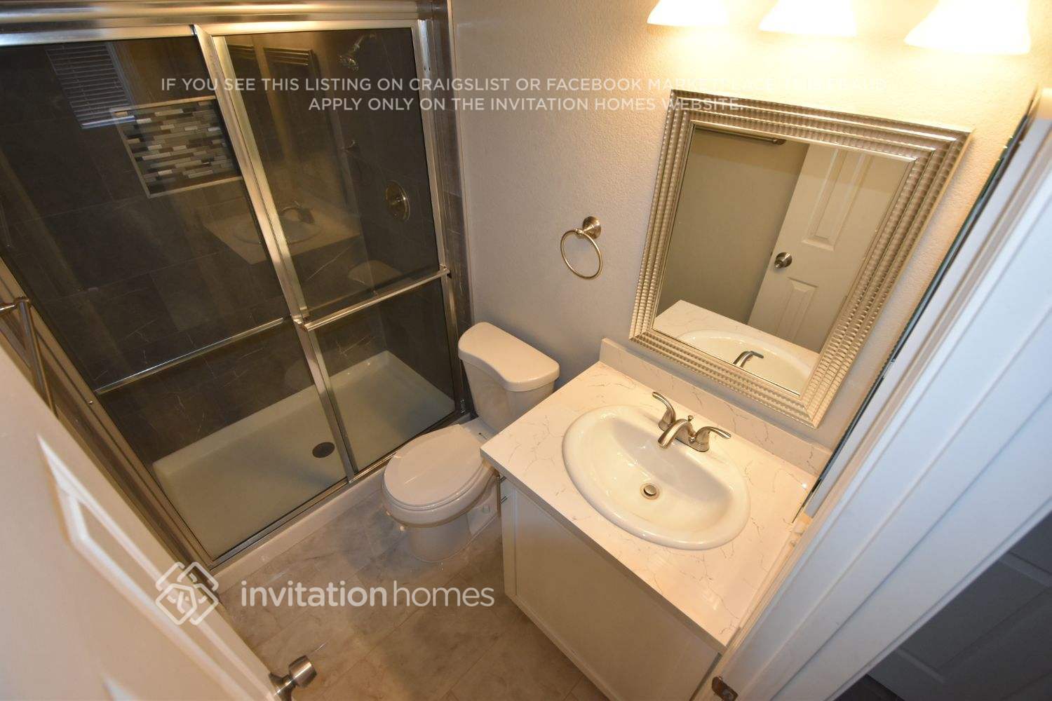 Building Photo - 7517 W Gilmore Ave