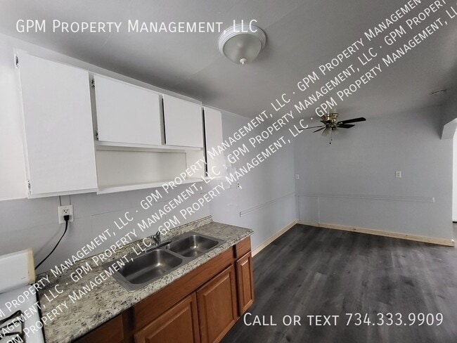 Building Photo - 52 W Pleasant St