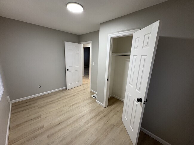 Building Photo - 2622 Hiawatha St