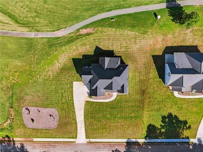 Building Photo - 2049 Chestnut Oak Trl