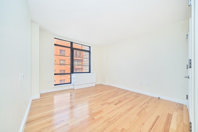 Building Photo - Gorgeous Two Bedroom with Floor to Ceiling Windows