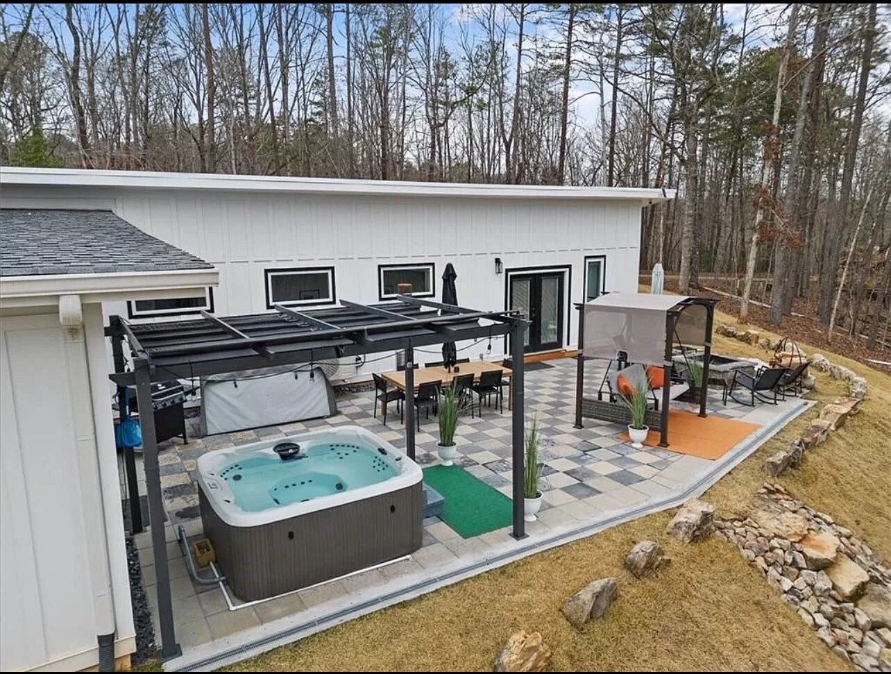 Building Photo - 22 Deer Path