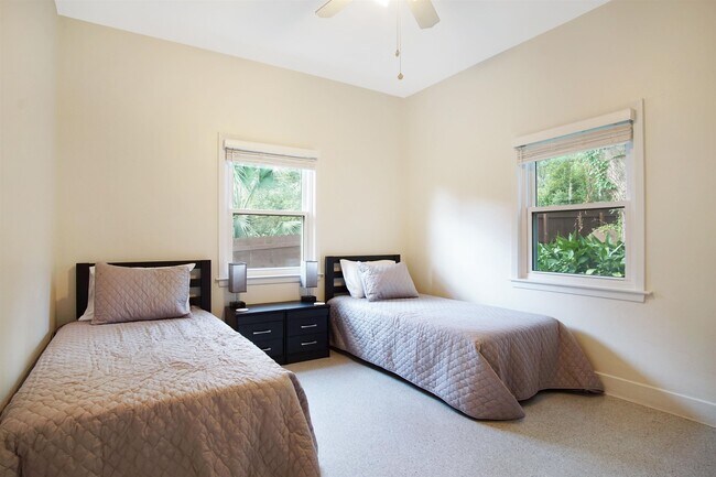 Building Photo - 1647 Lake Ella Dr