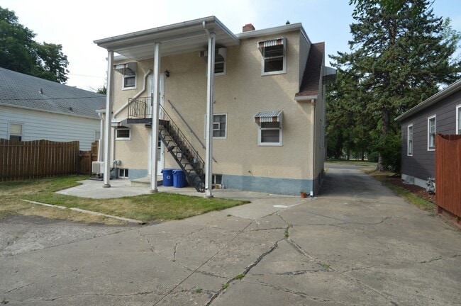 Building Photo - 2327 University Ave