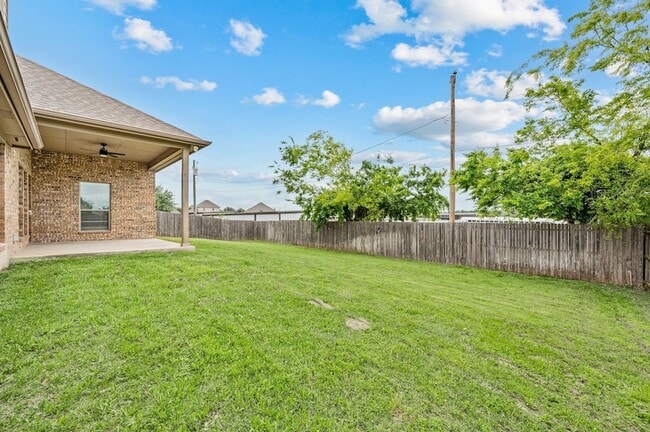 Building Photo - 104 Cold Track Dr