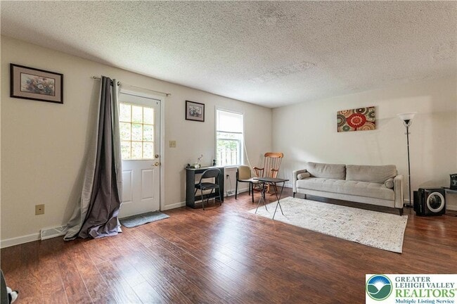 Building Photo - 8315 Countryside Ln