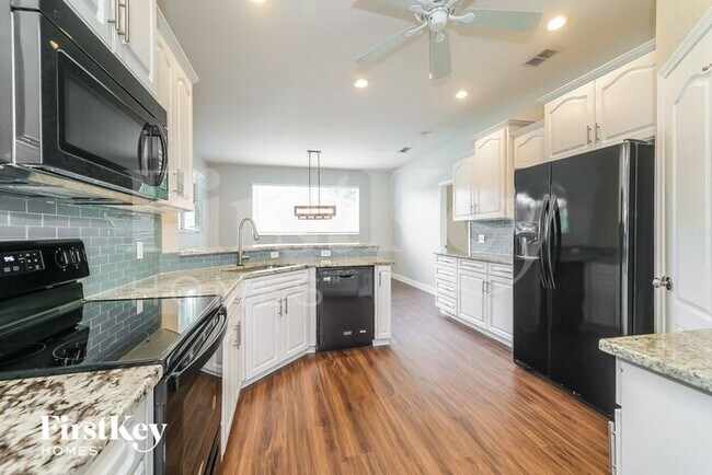 Building Photo - 5920 Buck Run Dr