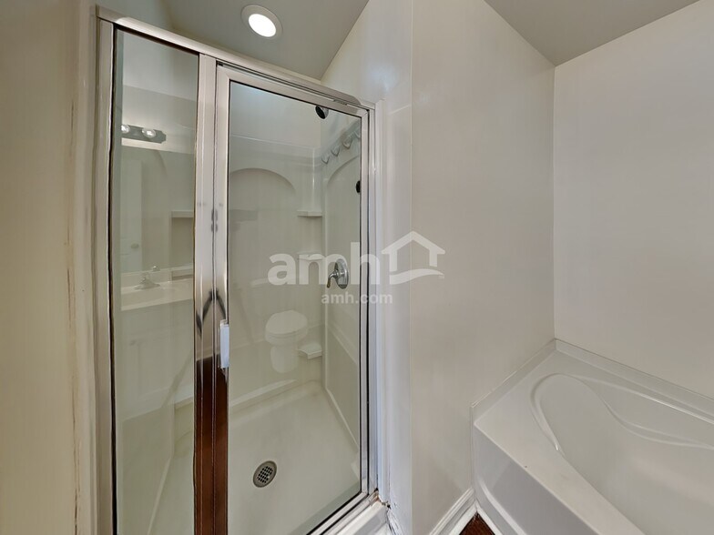 Building Photo - 1113 Garrison Rd