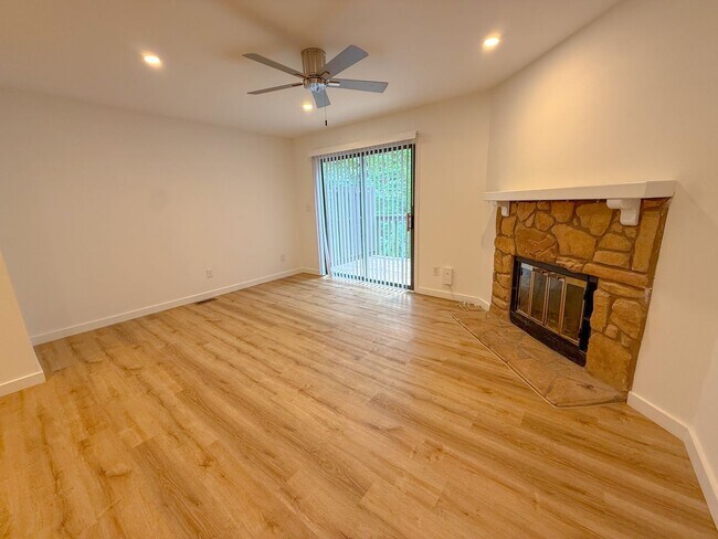 Building Photo - 4247 The Oaks Dr