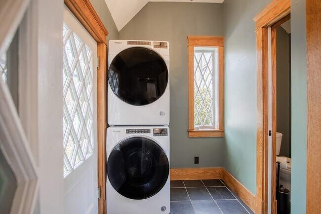 Building Photo - 3 Monmouth Ave