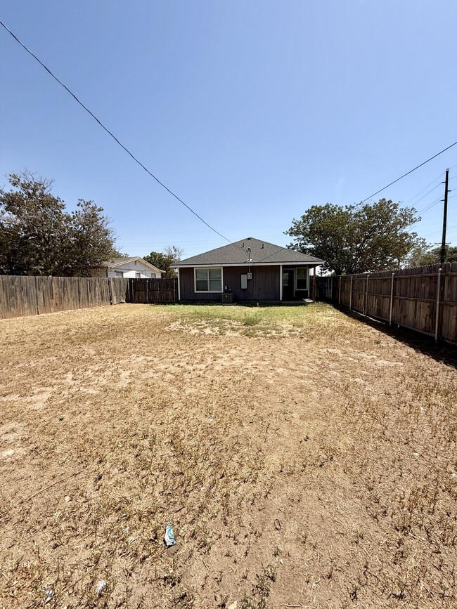 Building Photo - 2510 Date Ave