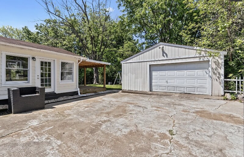 Building Photo - 2821 Galesburg Dr