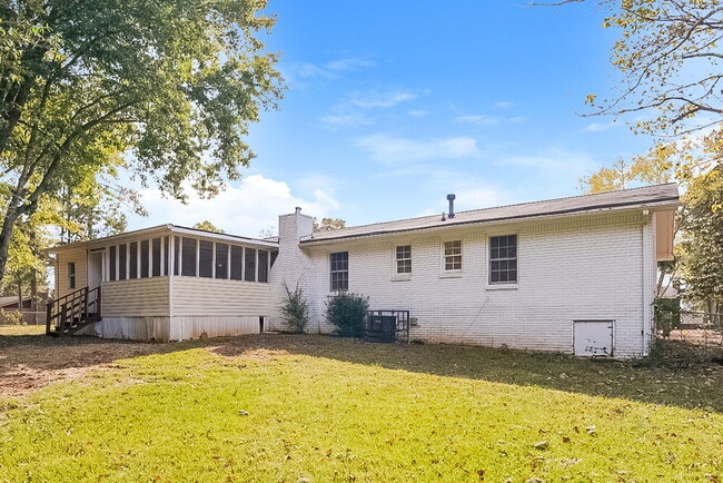 Building Photo - 5010 Ailene Dr