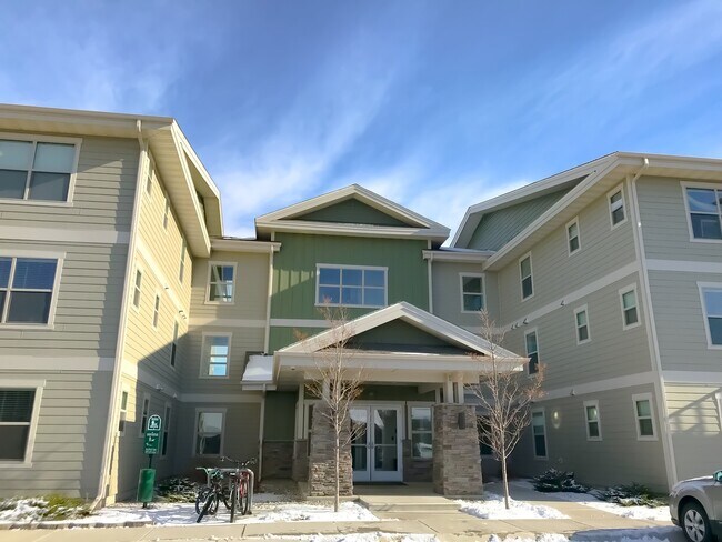 Building Photo - Stunning 2 Bedroom 2 Bathroom Apartment *R...