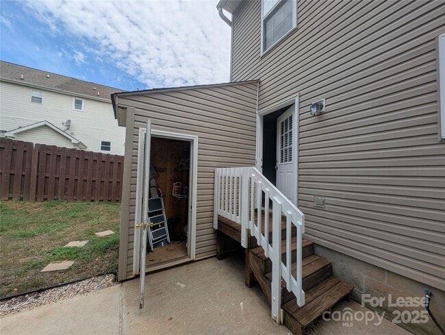 Building Photo - 1505 Flintwood Dr