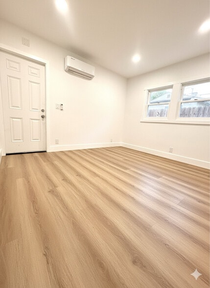Building Photo - 852 Orange Ave