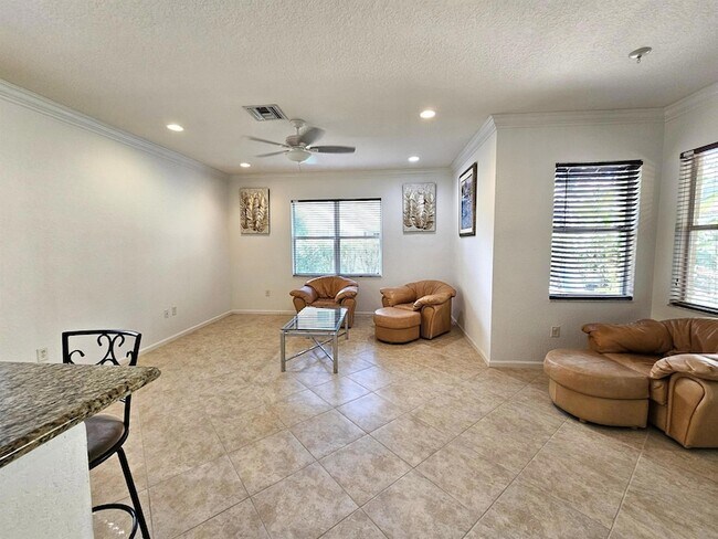 Building Photo - 7533 Topiary Ave