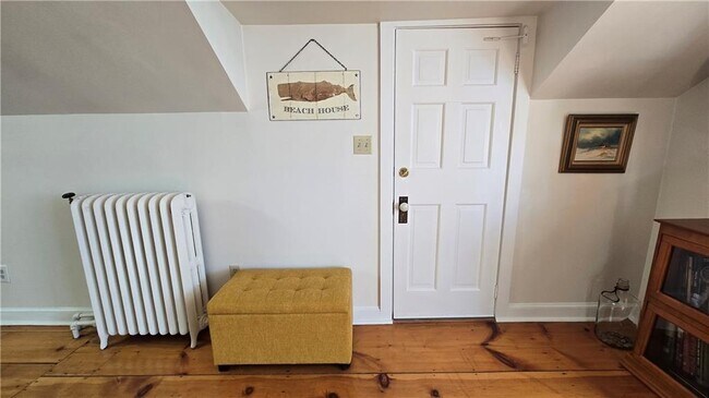 Building Photo - 42 Kay St