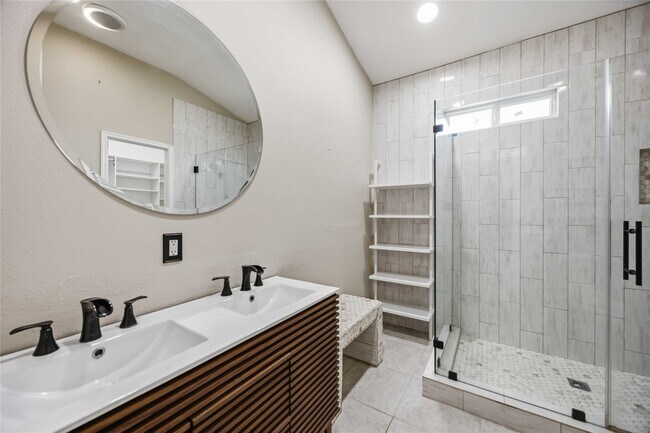 Building Photo - 1029 Riverwood Dr