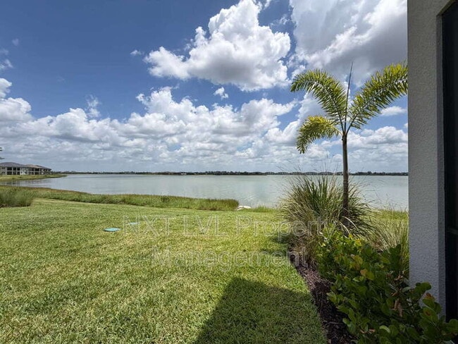 Building Photo - 16570 Ridgeview Cir