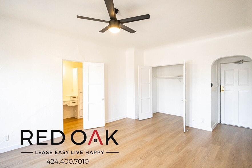 Building Photo - 706 N St Andrews Pl