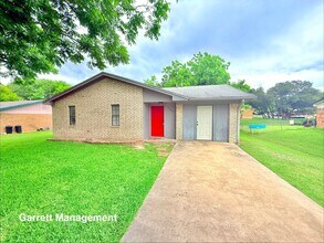 Building Photo - Spacious 3/1.5 Home for Rent!