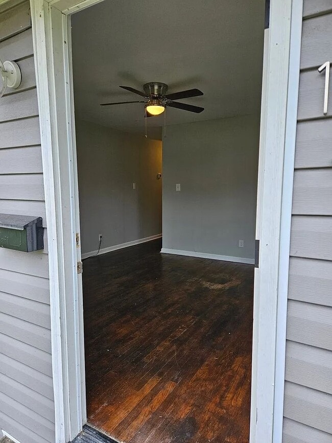 Building Photo - 1343 Hinton St