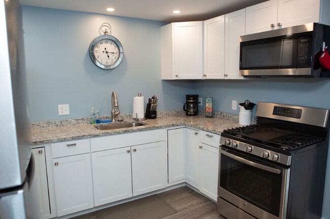 Building Photo - 201 Ashworth Ave