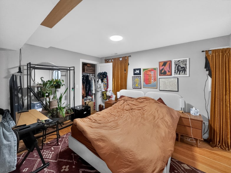 Building Photo - 3534 W Wrightwood Ave