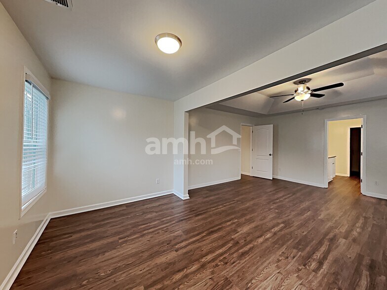 Building Photo - 303 Millpond Pkwy