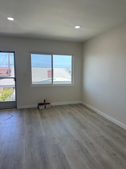 Living room looking west - 21104 Donora Ave