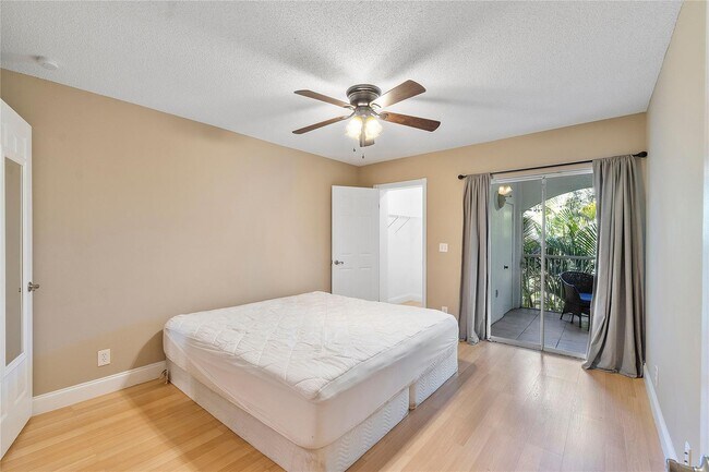 Building Photo - 815 W Boynton Beach Blvd