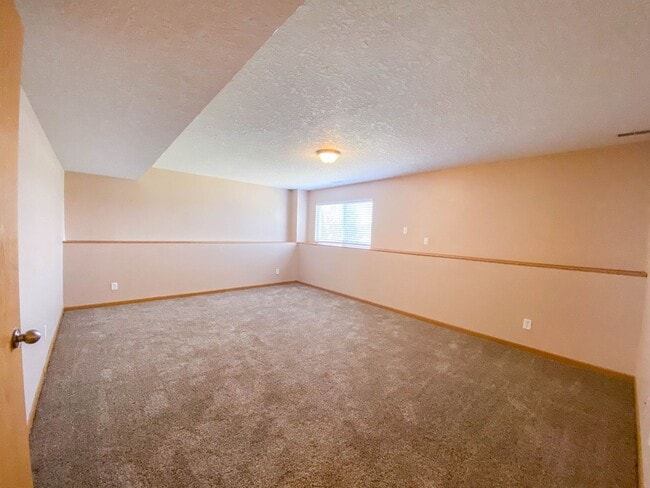 Building Photo - 450 SE Westgate Dr
